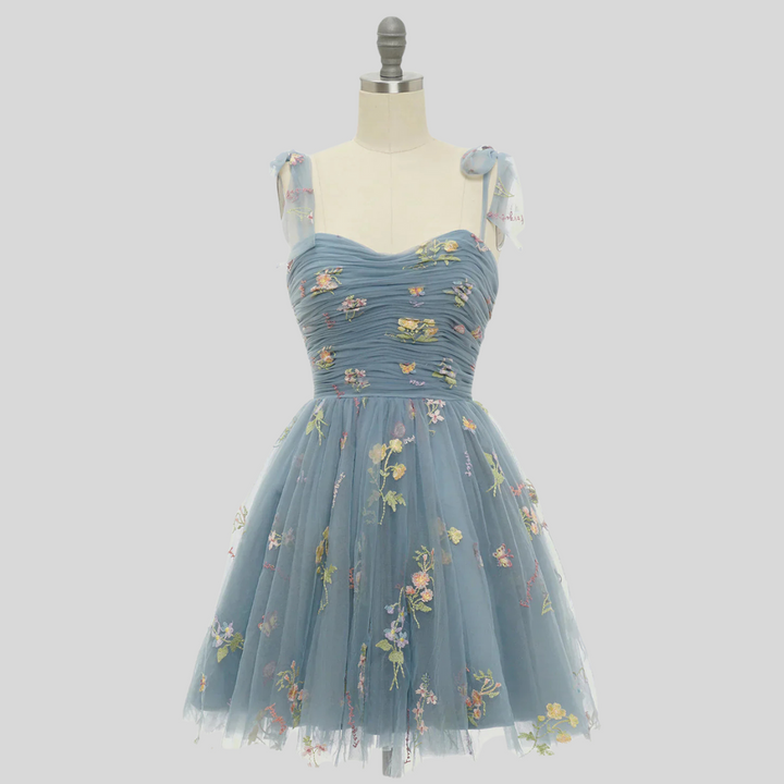 Elegant broderet tyl-ballkjole