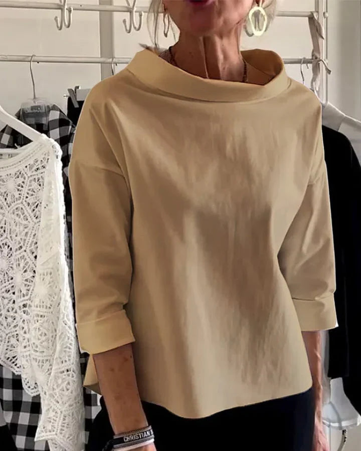 Casual top med brede revers og halv rullekrave for et stilfuldt look