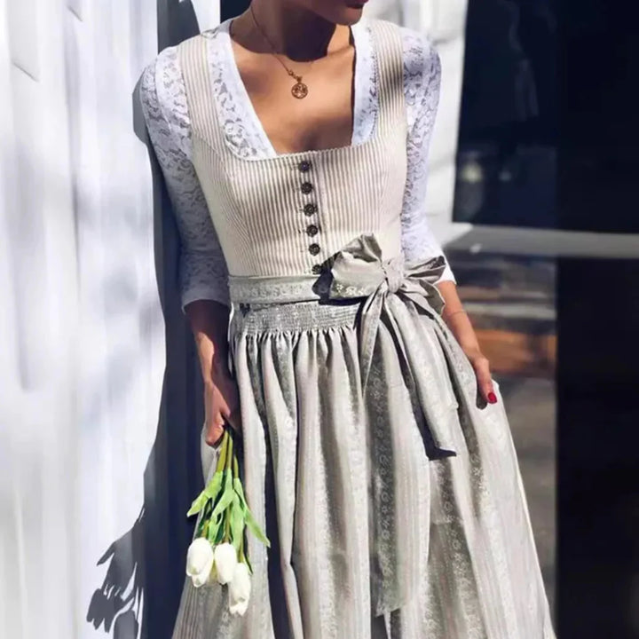 Dirndl-kjole med firkantet halsudskæring