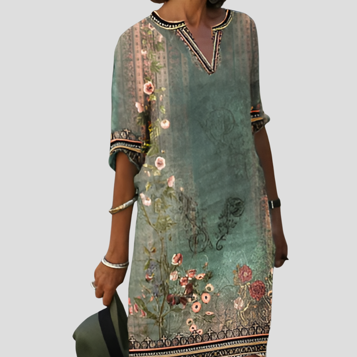 Ubesværet og behagelig bohemsk blomsterkjole med flæser