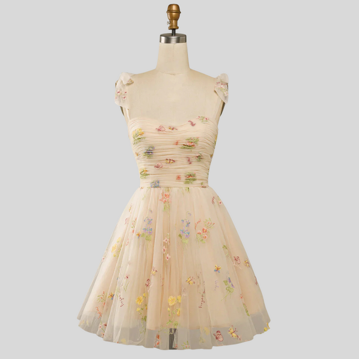 Elegant broderet tyl-ballkjole