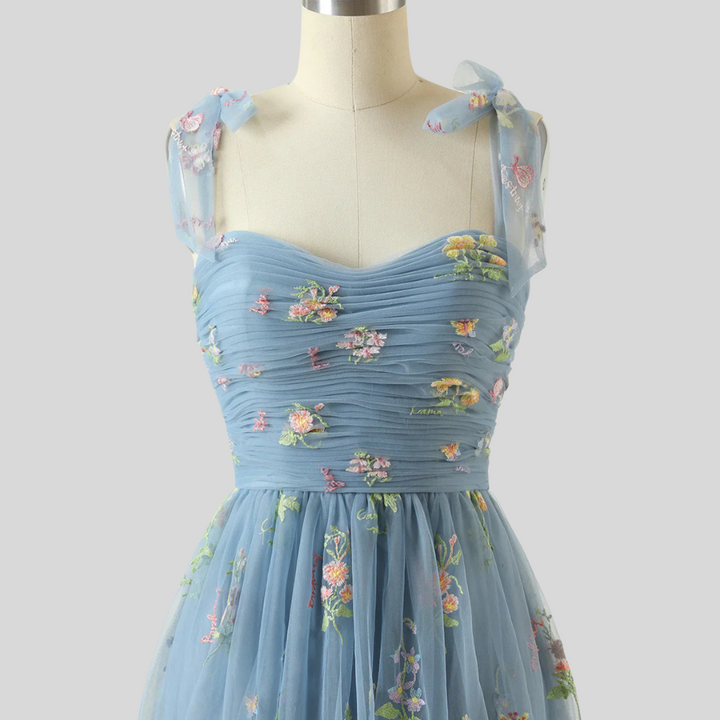 Elegant broderet tyl-ballkjole