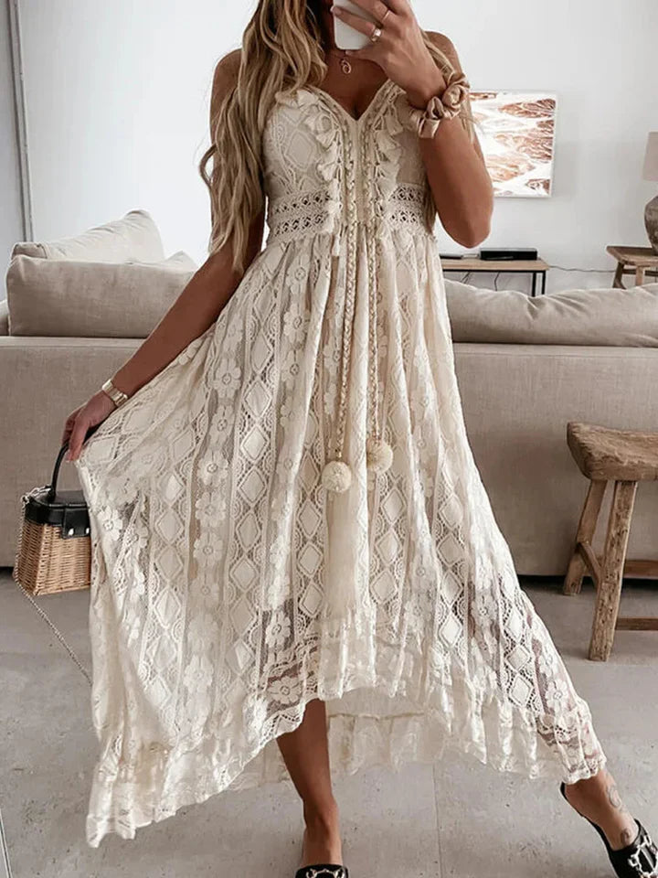 Boheme-maxikjole med blonder og elegante, udspilede ærmer