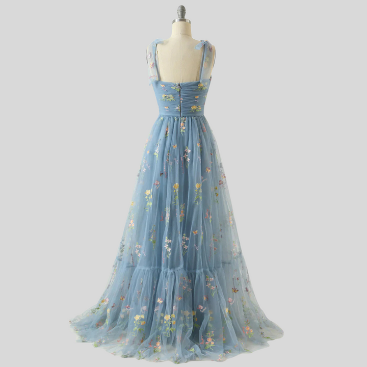 Elegant broderet tyl-ballkjole