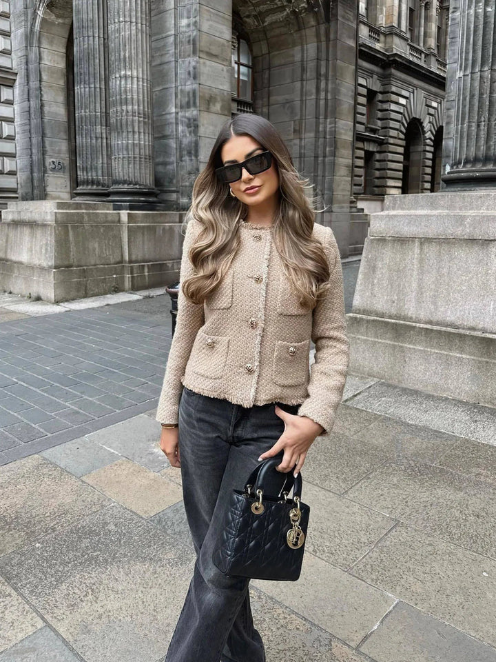 Sara | Elegant Kvinde Camel Tweed Jakke med Krave og Lommer-Modiva