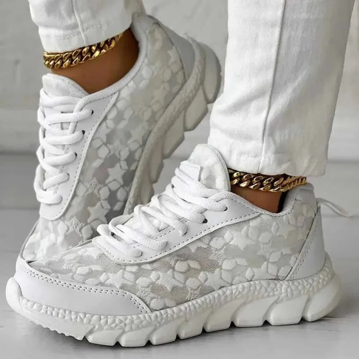 Åndbare sneakers med stjernemønster og snørebånd til kvinder