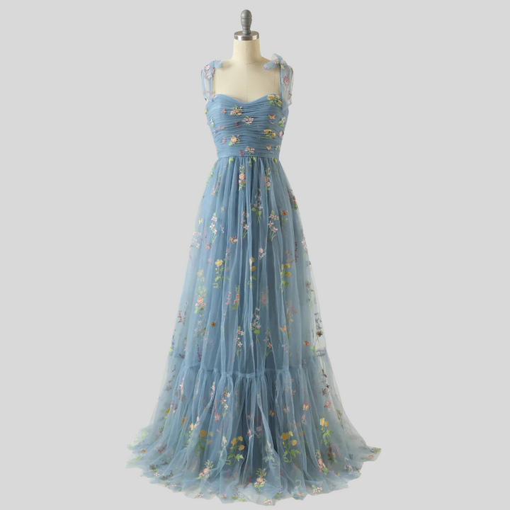 Elegant broderet tyl-ballkjole