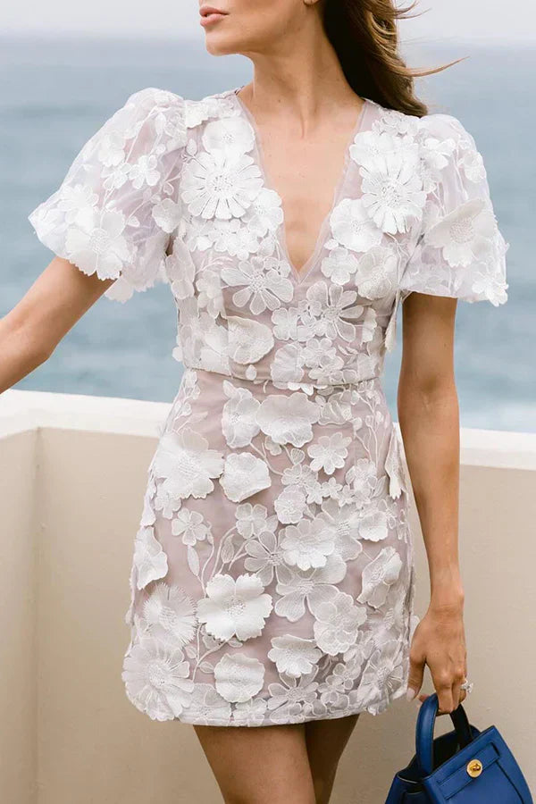 Blomstret Minikjole – Elegant & Forårsfrisk
