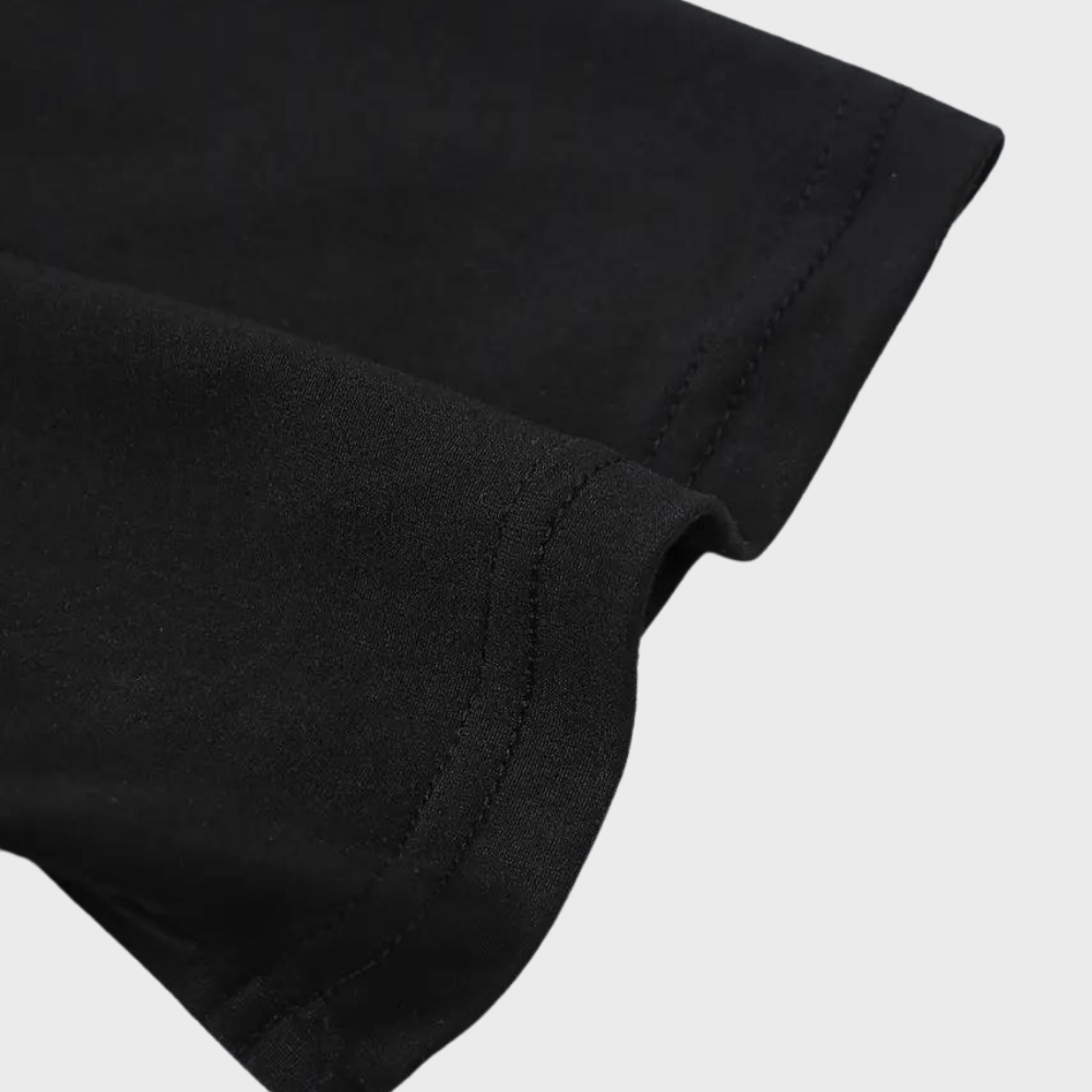 Afslappet herre-T-shirt med rund hals og minimalistisk print