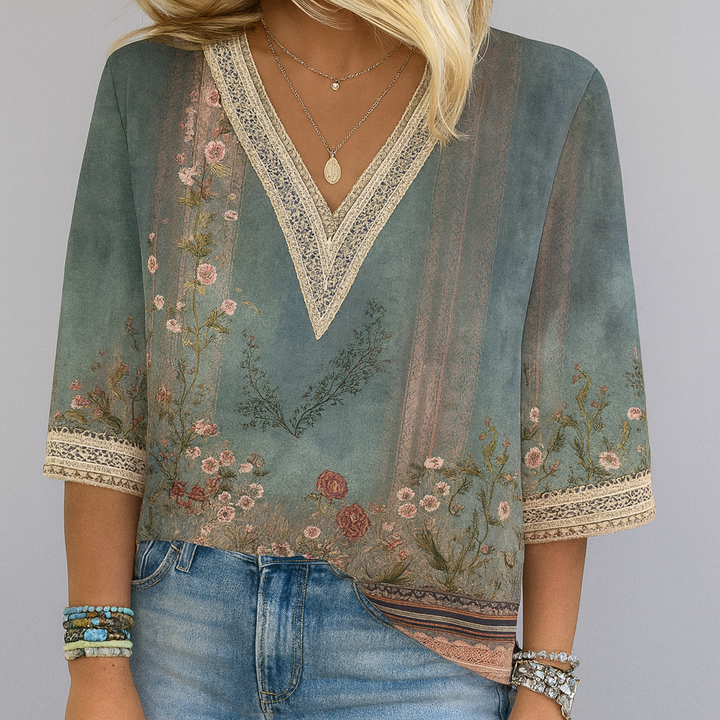 Løstsiddende bluse med V-hals og print