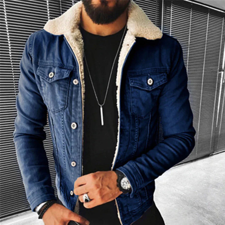 Tidløs denimjakke med klassisk pasform og urban coolness