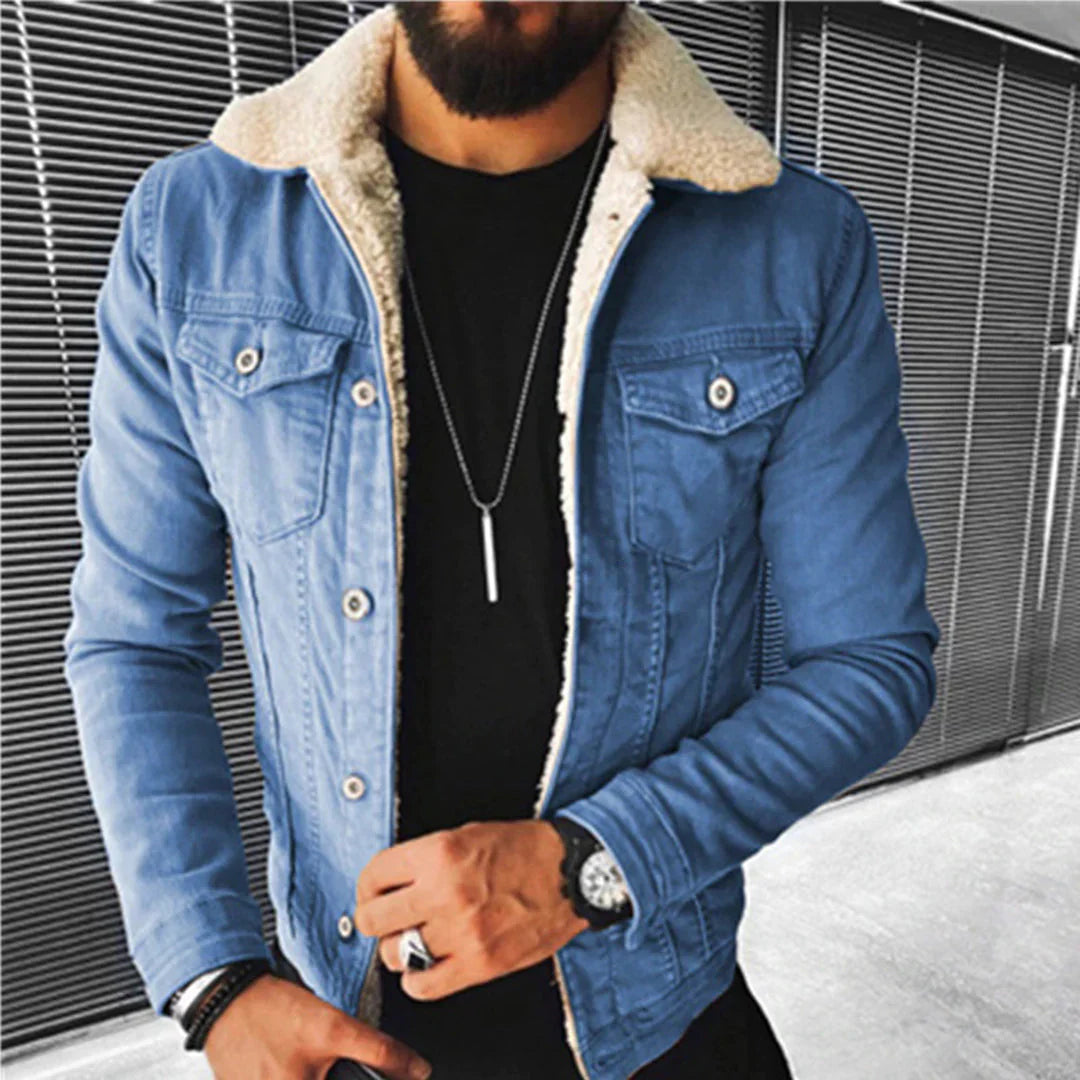 Tidløs denimjakke med klassisk pasform og urban coolness