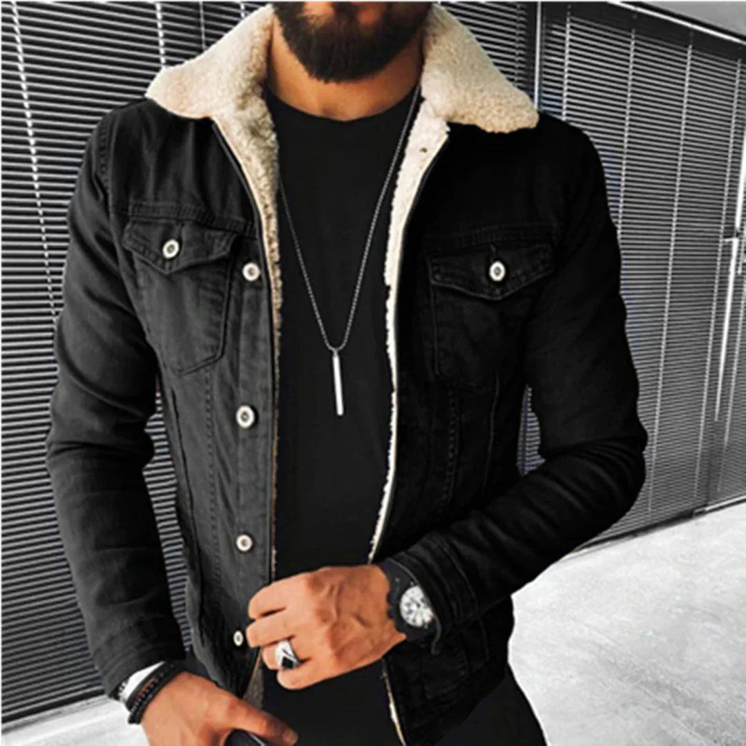 Tidløs denimjakke med klassisk pasform og urban coolness
