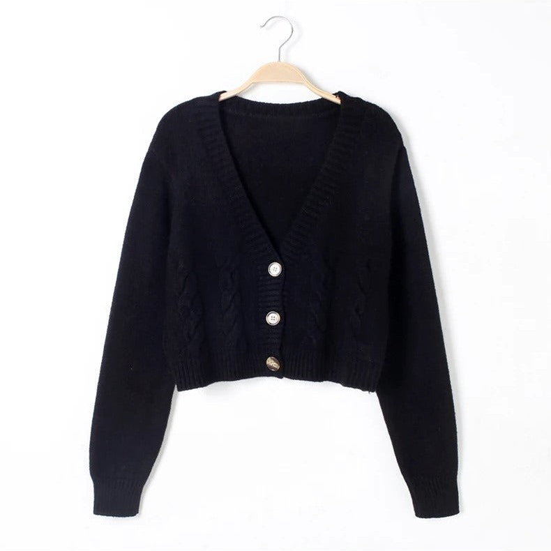 Kort strikket cardigan til kvinder – V-hals med knaplukning og kabelstrik Cardigans