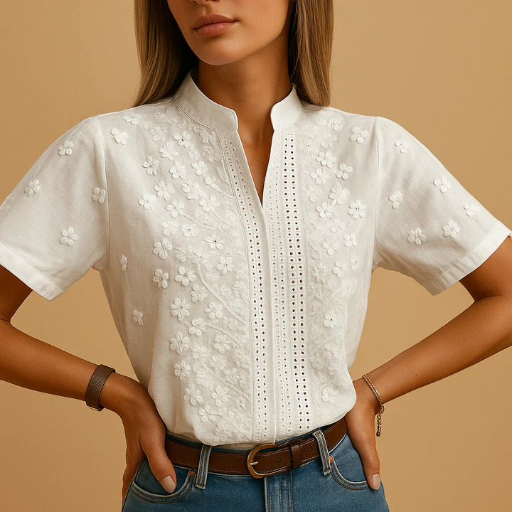 Broderet hvid bluse med standkrave
