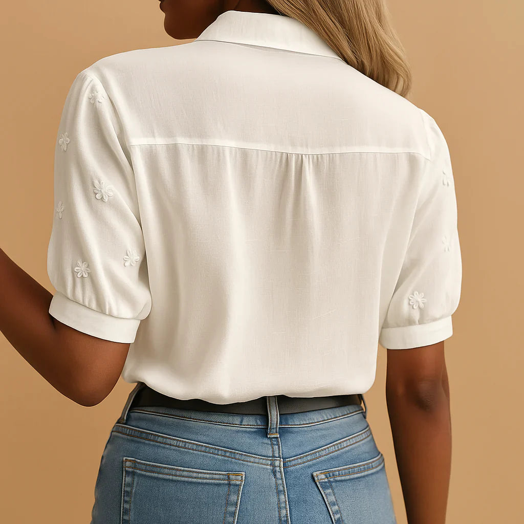 Broderet hvid bluse med standkrave