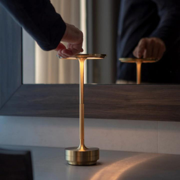 Bærbar ledningsfri bordlampe