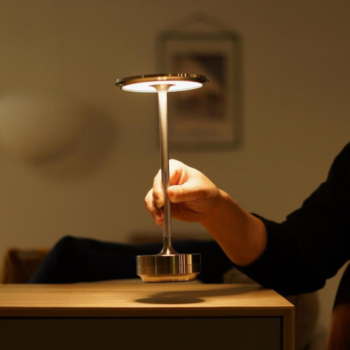 Bærbar ledningsfri bordlampe
