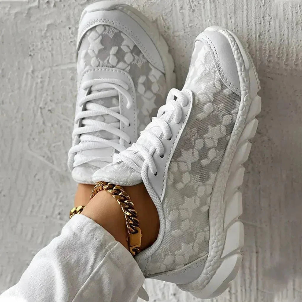 Åndbare sneakers med stjernemønster og snørebånd til kvinder