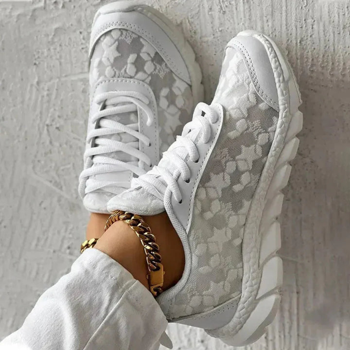 Åndbare sneakers med stjernemønster og snørebånd til kvinder
