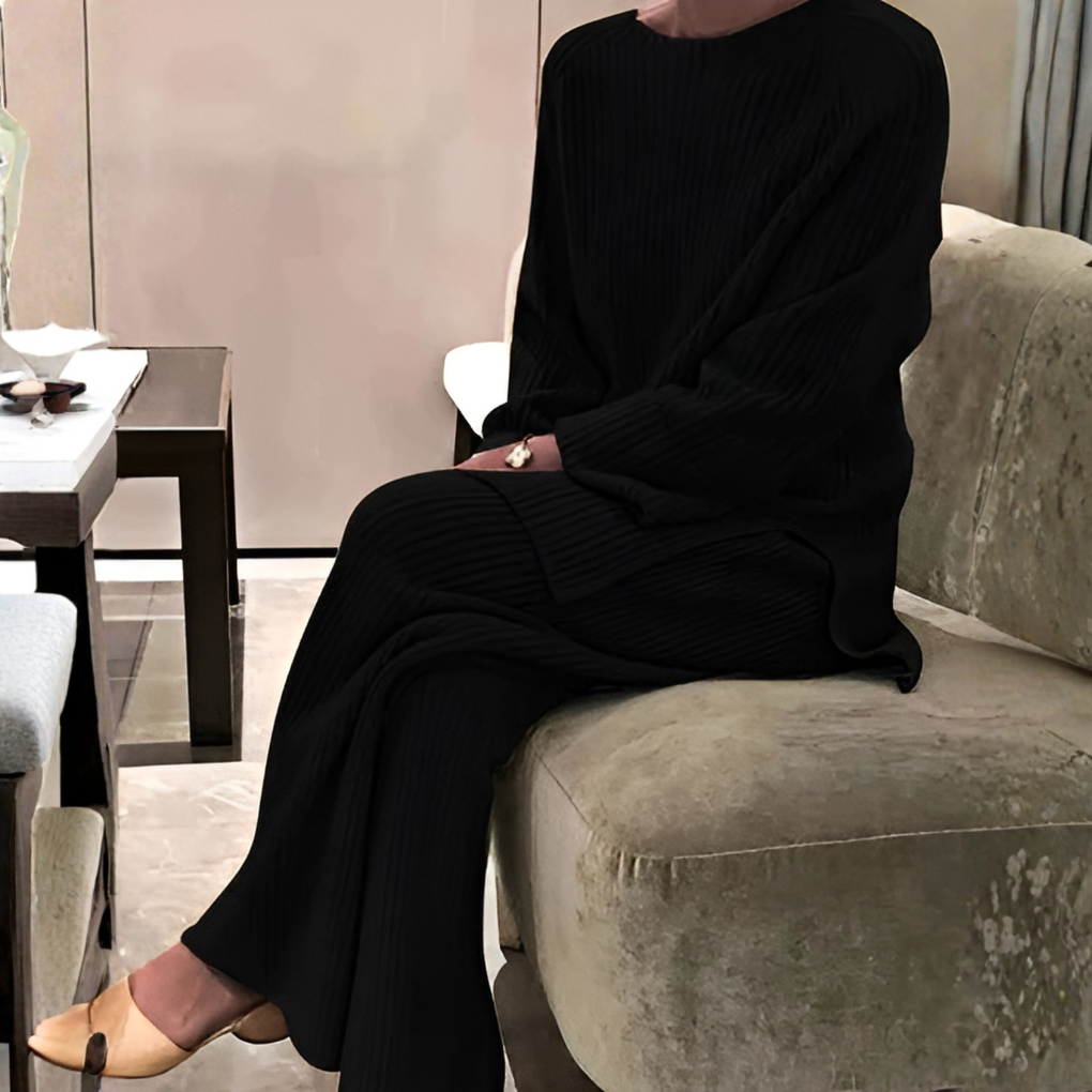 Striksæt med sweater og bukser