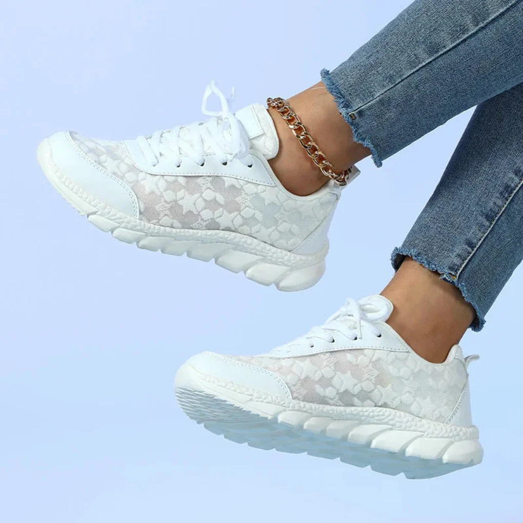 Åndbare sneakers med stjernemønster og snørebånd til kvinder
