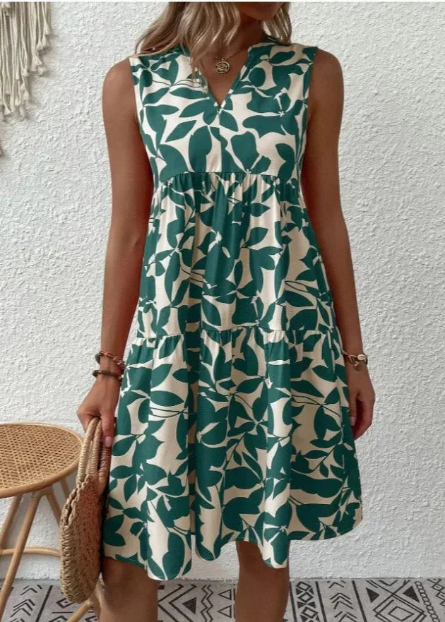 Elegant sommerkjole med V-hals og feminin silhuet
